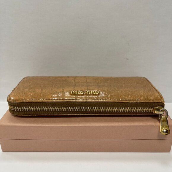 Miu Miu Crocodile-Embossed Leather Zip-Around Wallet, Cammello - Preowned - Picture 2 of 16